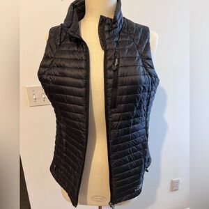 L.L.Bean Black Fitted Goose Down Downtek Vest Zip Up Size Small
